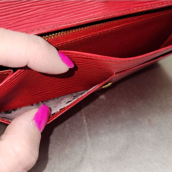 Authentic Louis Vuitton Porte Monnaie Tresor Epi Wallet With Conversion Chain - Picture 12 of 17